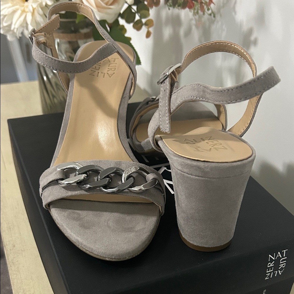 Naturalizer Bristol 2 Pelican Gray Block Heel Chain Detail Sandals - Size 9M - Picture 4 of 9